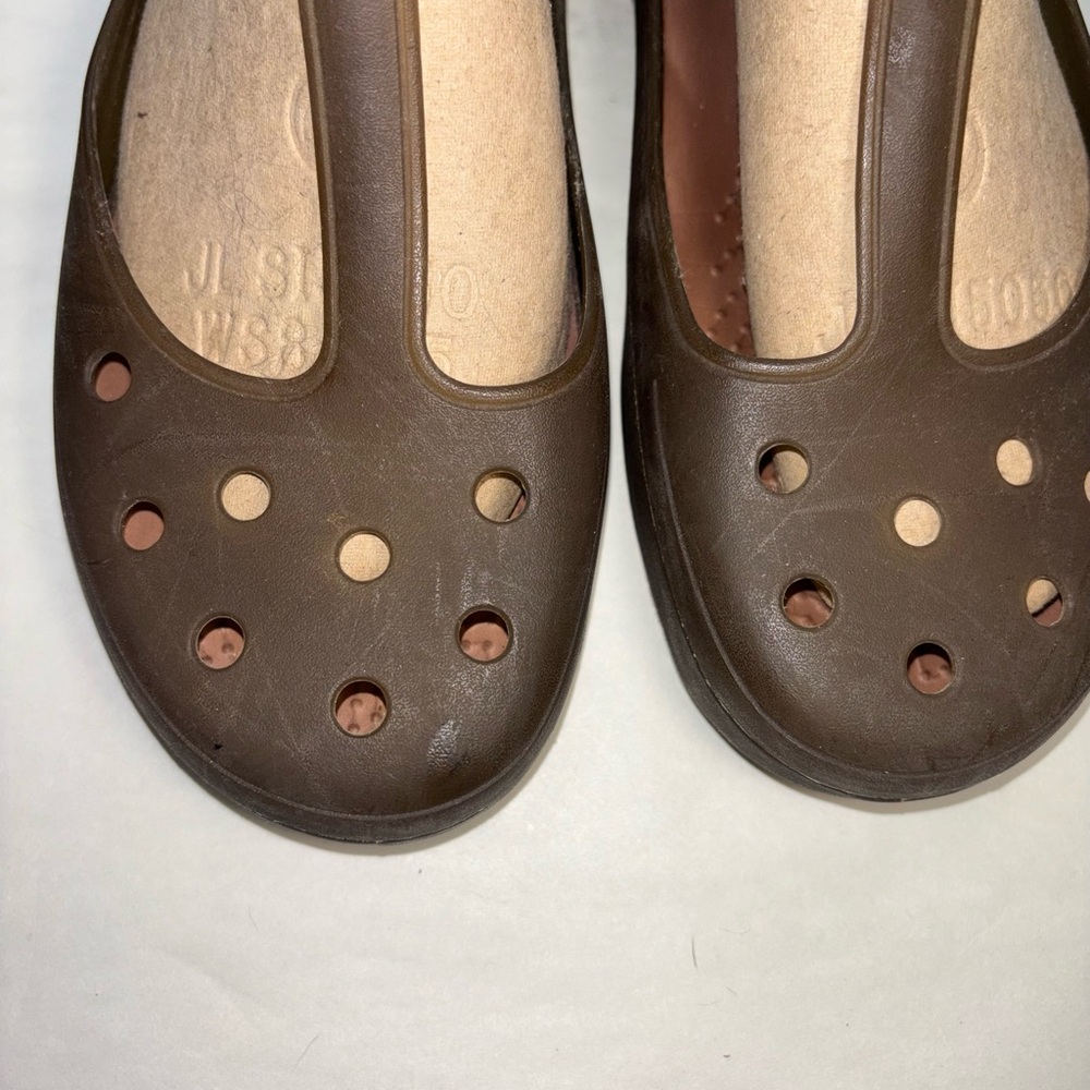 CROCS Women's Size 10 Brown Mary Jane Classic T-Strap Clogs Pivoting Heel Strap - Picture 5 of 9
